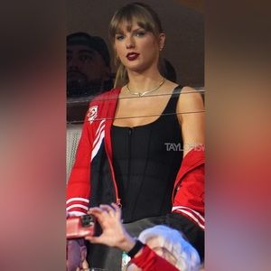 Kansas City Chiefs WEAR by Erin Andrews Women's Vintage Throwback Windbreaker